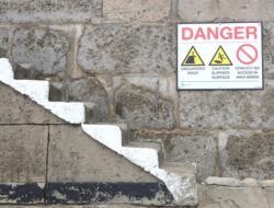 5 Tips Penanganan Hazardous Material di Industri