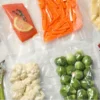 Vacuum Pack vs Kemasan Biasa: Mana yang Lebih Efektif untuk Produk Makanan?